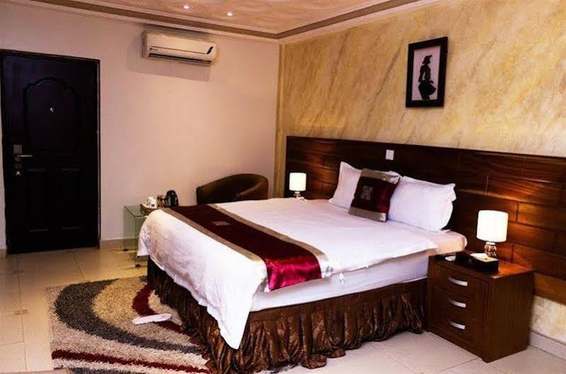 Airport West Hotel Accra Ngoại thất bức ảnh