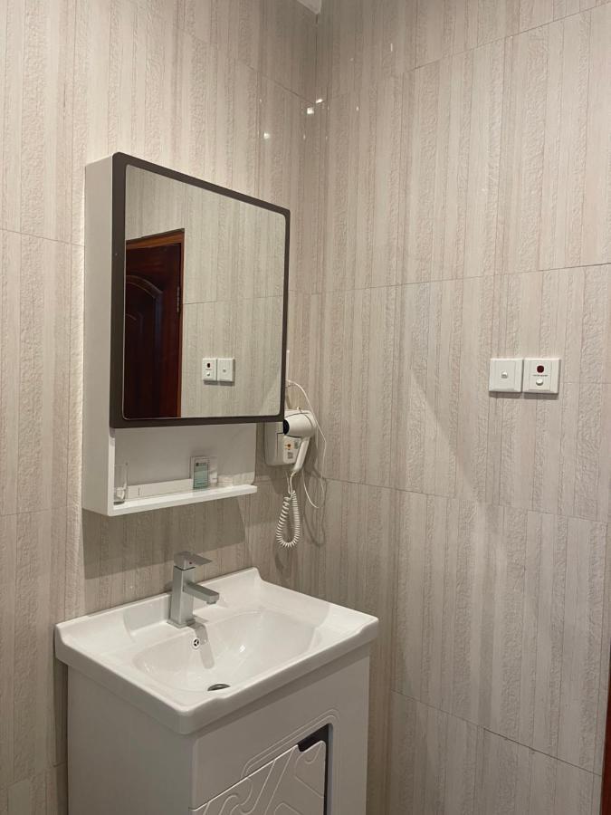 Airport West Hotel Accra Ngoại thất bức ảnh